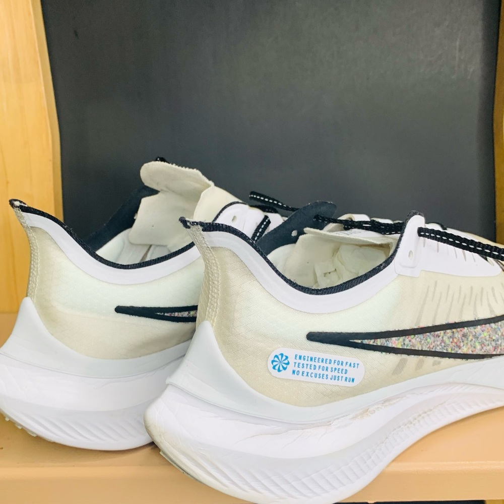 SOLD - Nike Zoom Gravity • Multi Marathon - Picture 4 of 9